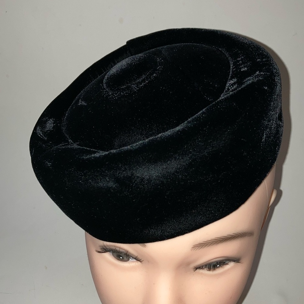PEACHBLOOM VELOUR UNION MADE VINTAGE 60'S BLACK VELOUR TABLET HAT